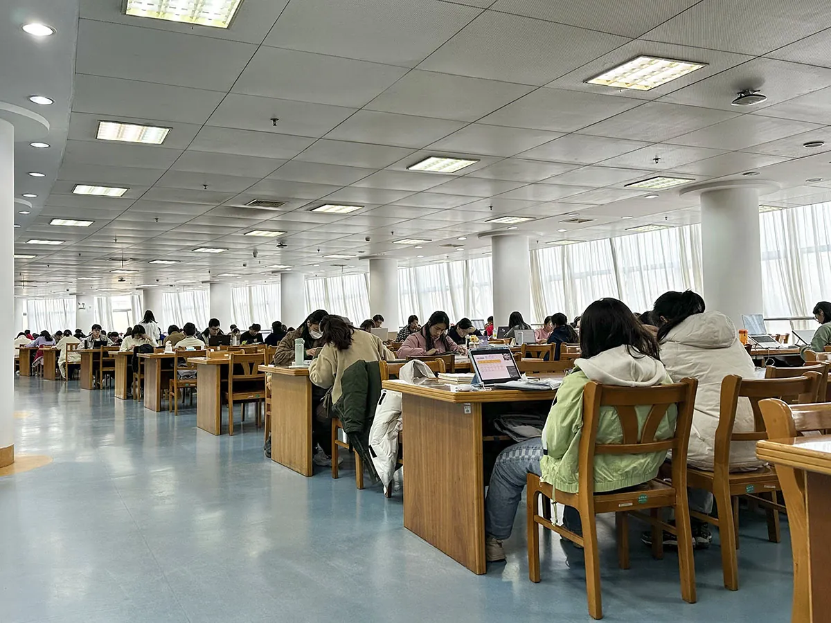 Donghua University library reading room