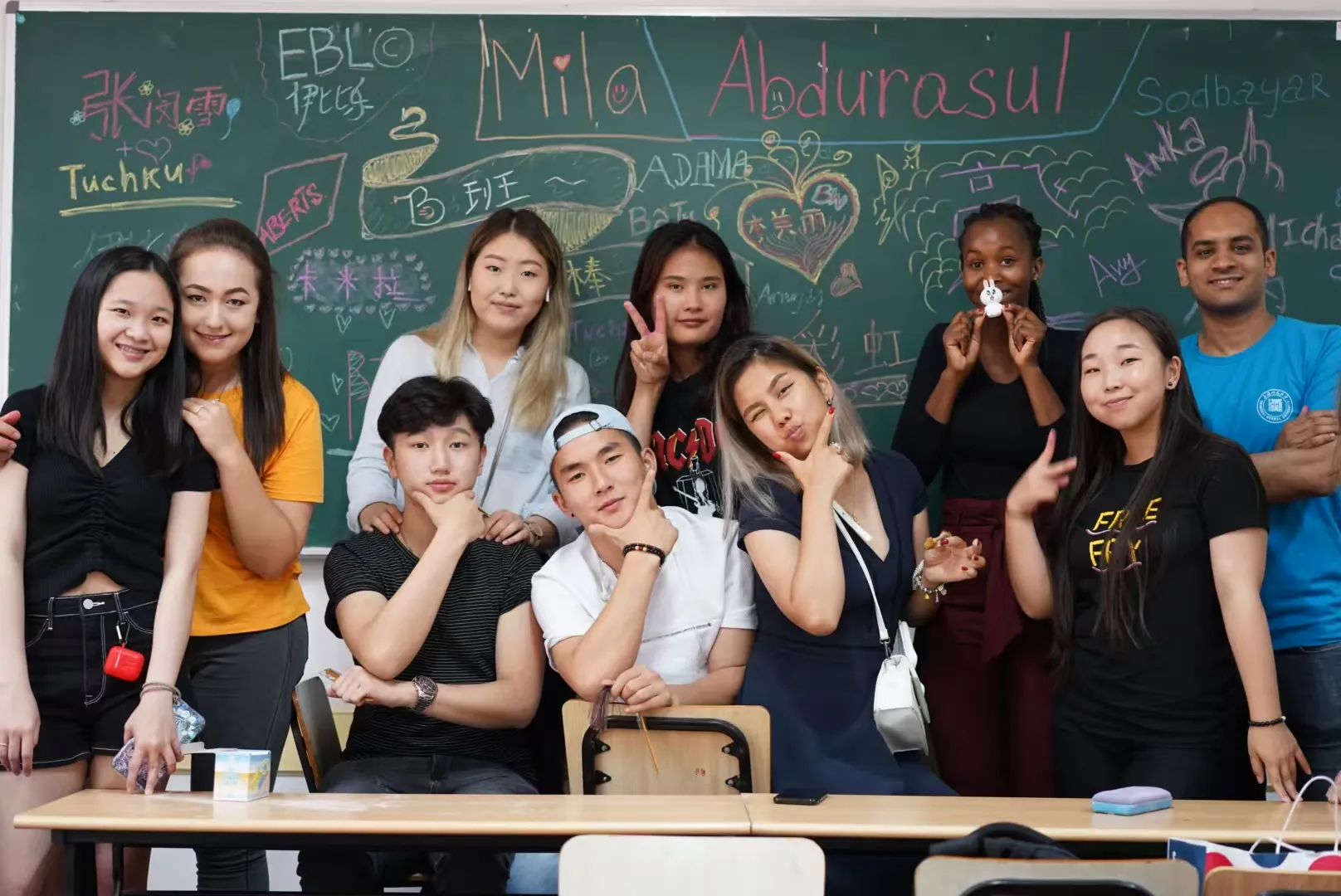 International students together on the Shanghai Normal University campus