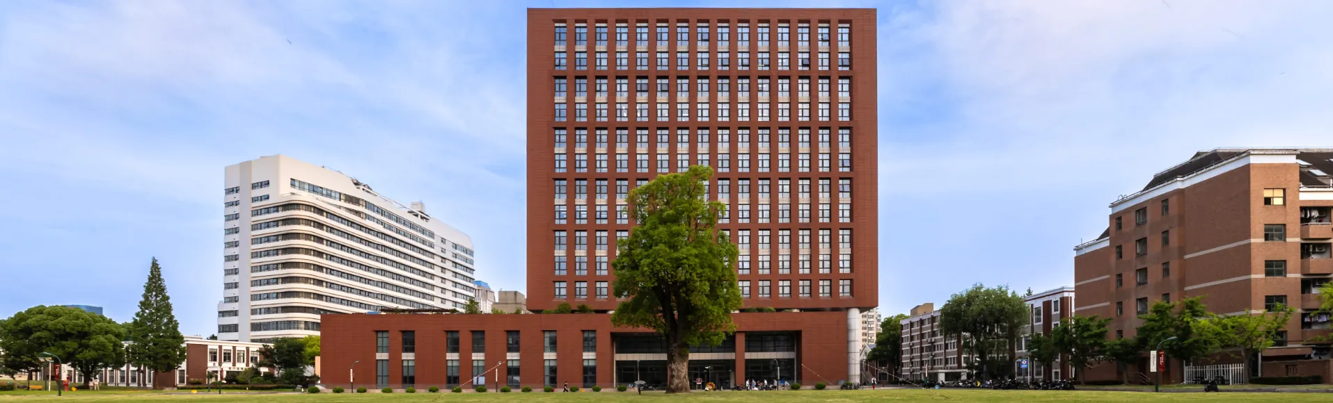 Shanghai University of Finance and Economics campus grounds and academic buildings
