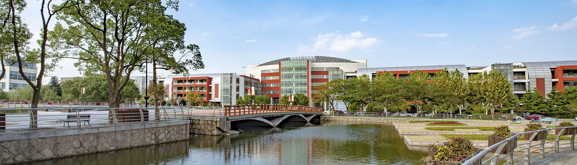 Shanghai University of Traditional Chinese Medicine campus grounds and academic buildings