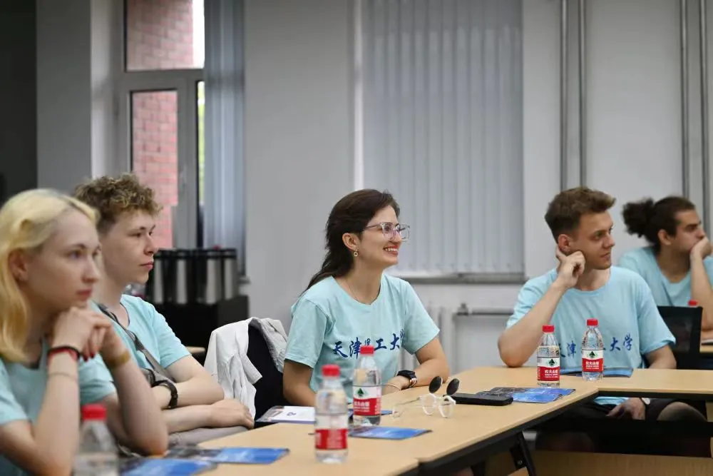 International students on the Tianjin University of Technology campus