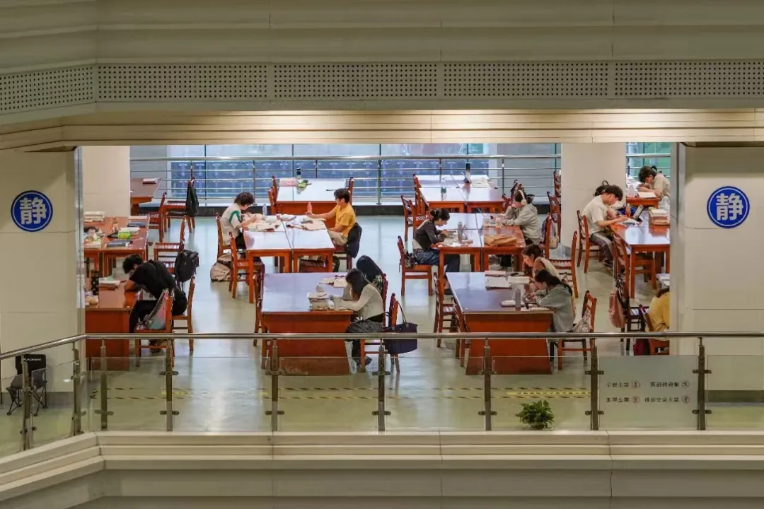 Hubei University library study space